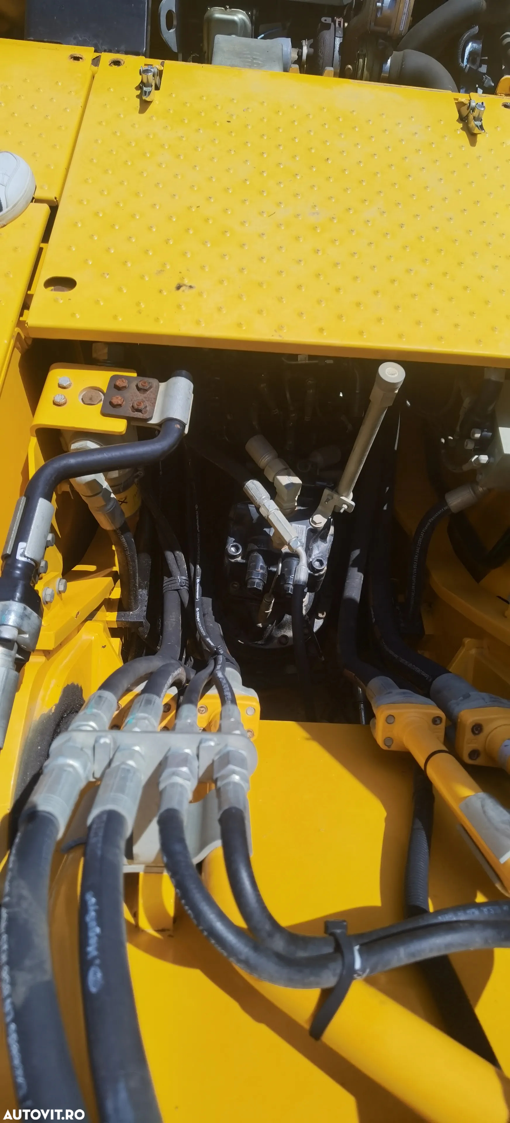 JCB 220 X LC - 10