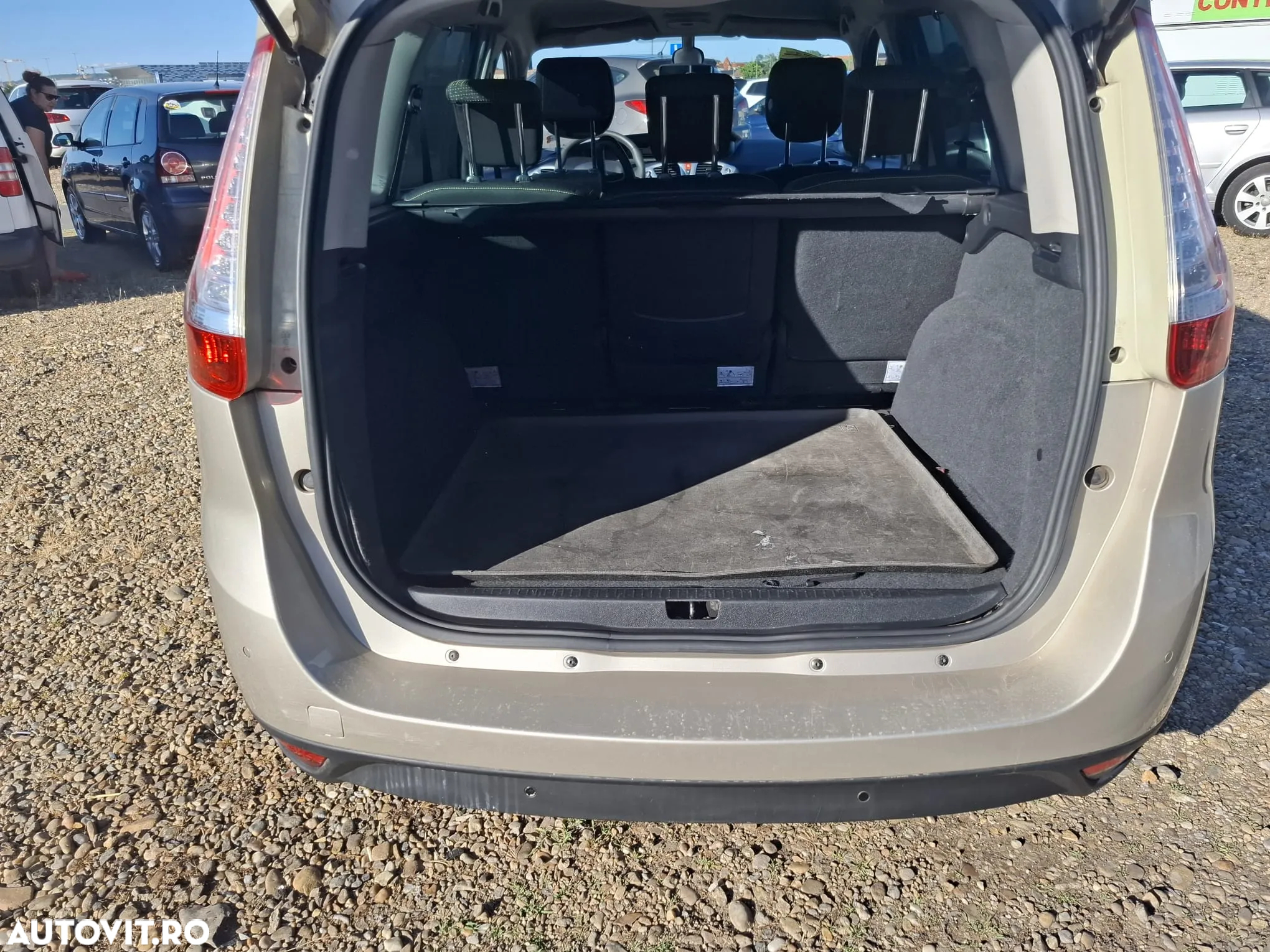 Renault Grand Scenic 1.9 dCi FAP Dynamique - 8