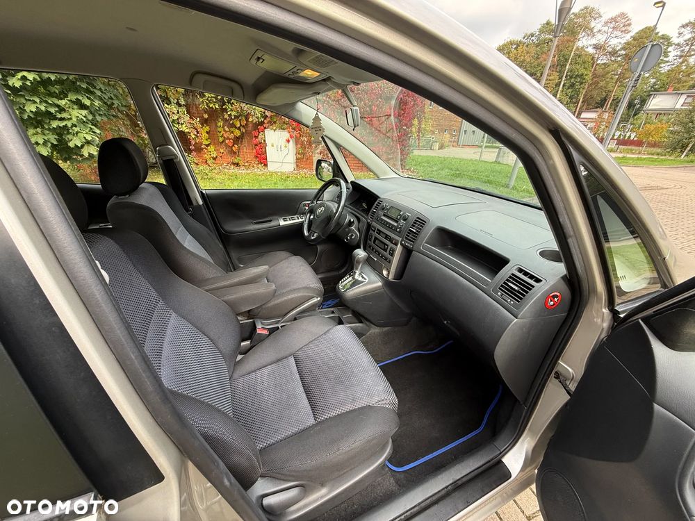Toyota Corolla Verso - 19