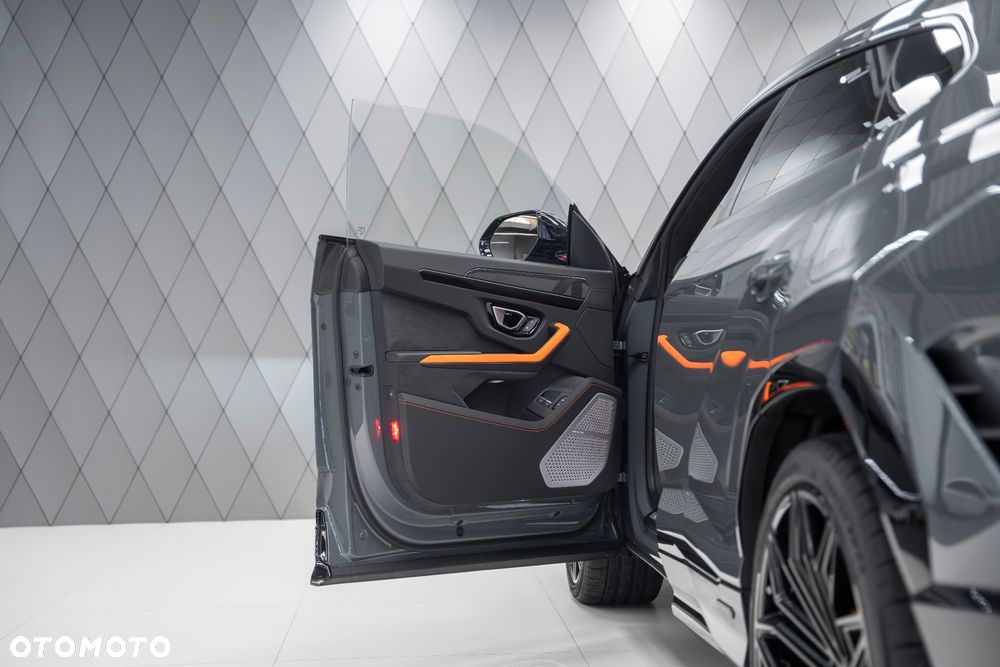 Lamborghini Urus - 13