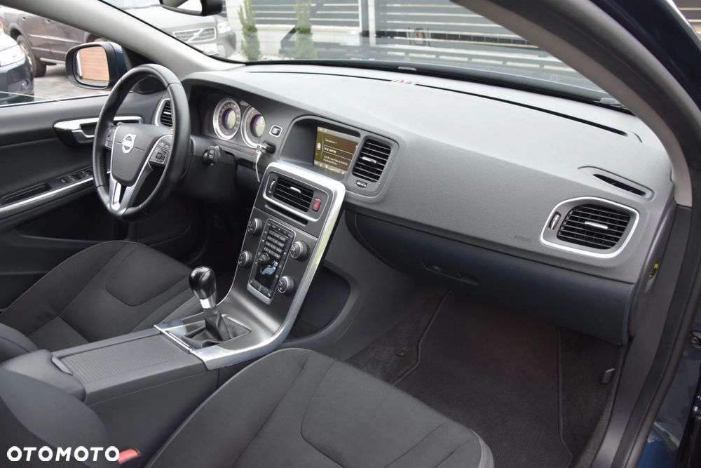 Volvo V60 D3 Momentum - 29