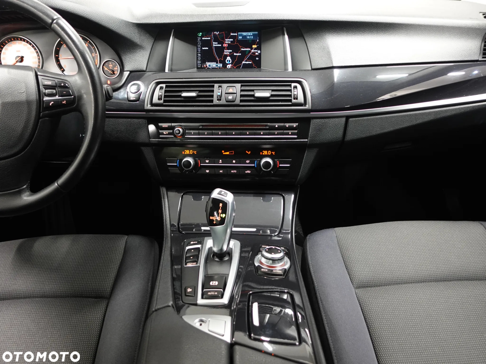 BMW Seria 5 520d xDrive Touring - 33