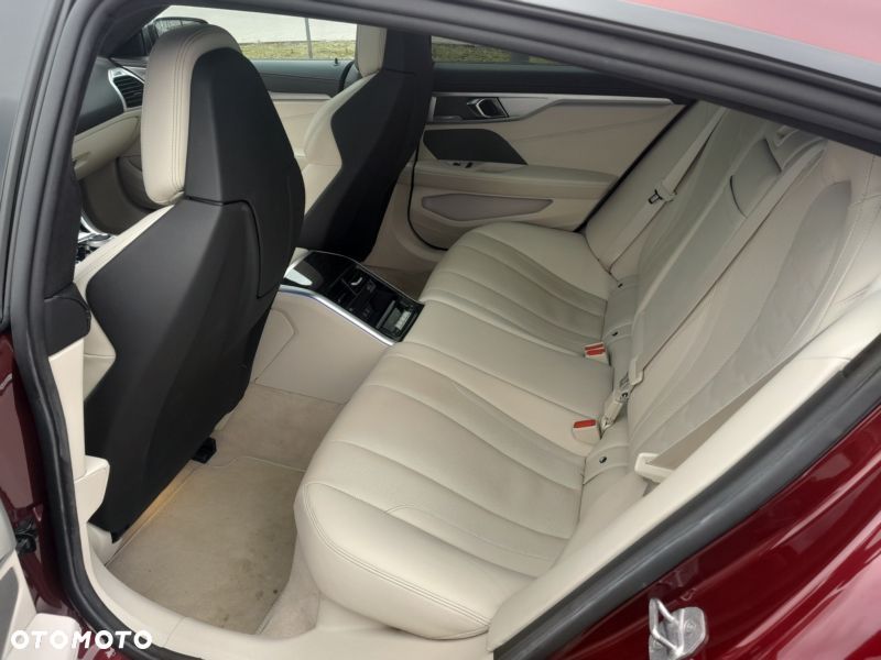 BMW Seria 8 M850i xDrive - 25