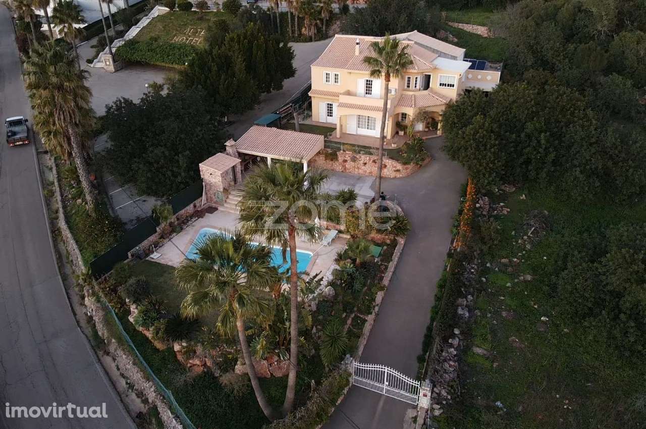 Moradia V4 em Alte com piscina e uma deslumbrante vista mar - Grande imagem: 3/60