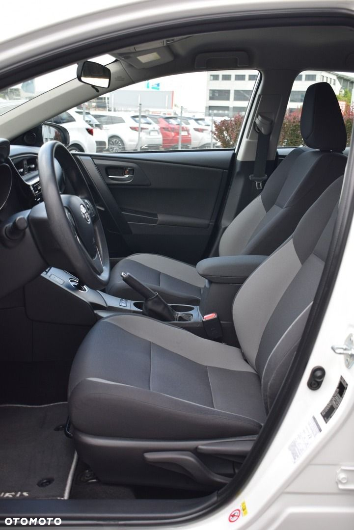 Toyota Auris - 11