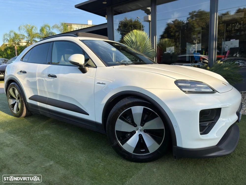 Porsche Macan Electric 4 - 11
