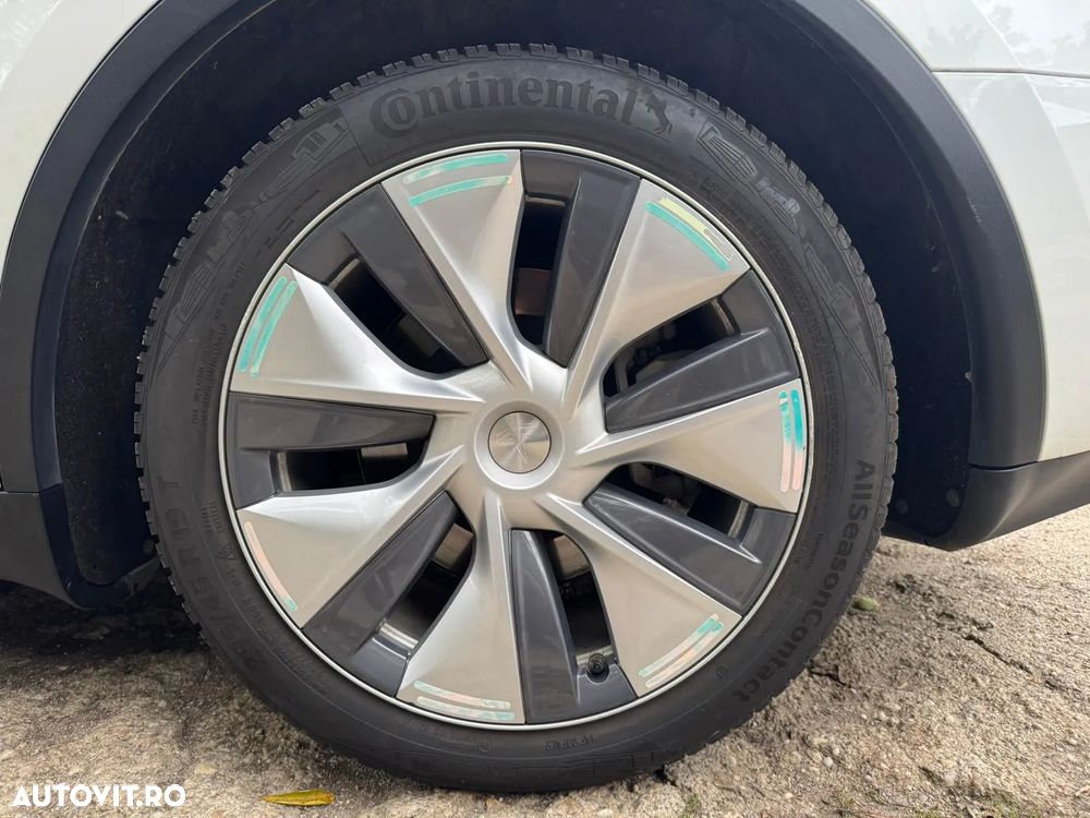 Tesla Model Y Long Range - 39