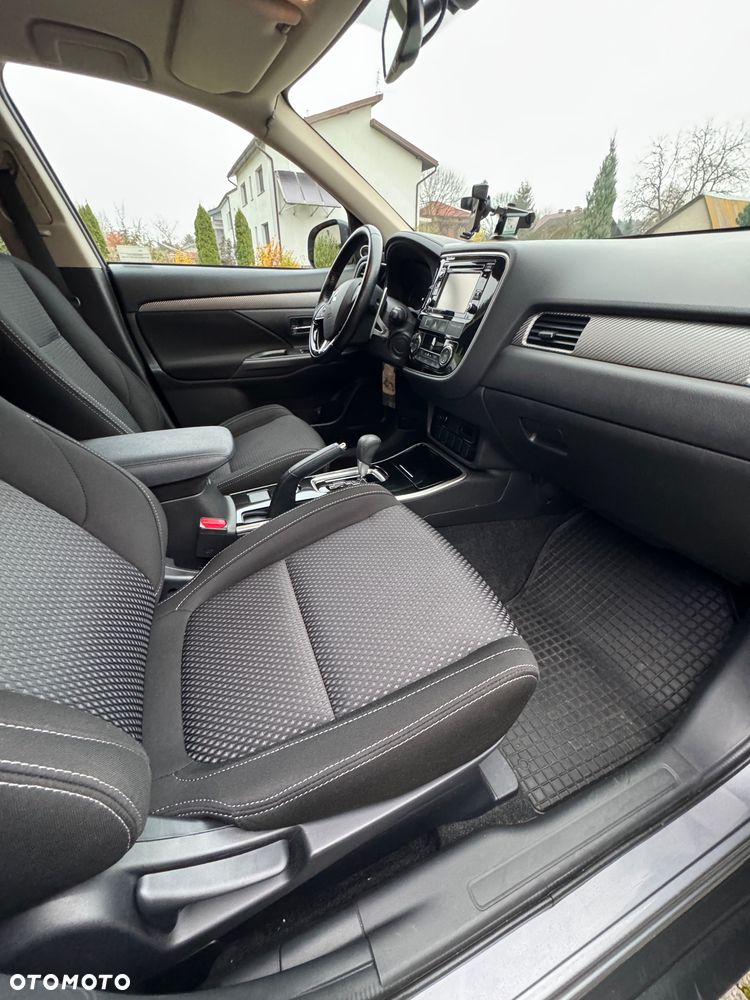 Mitsubishi Outlander - 16