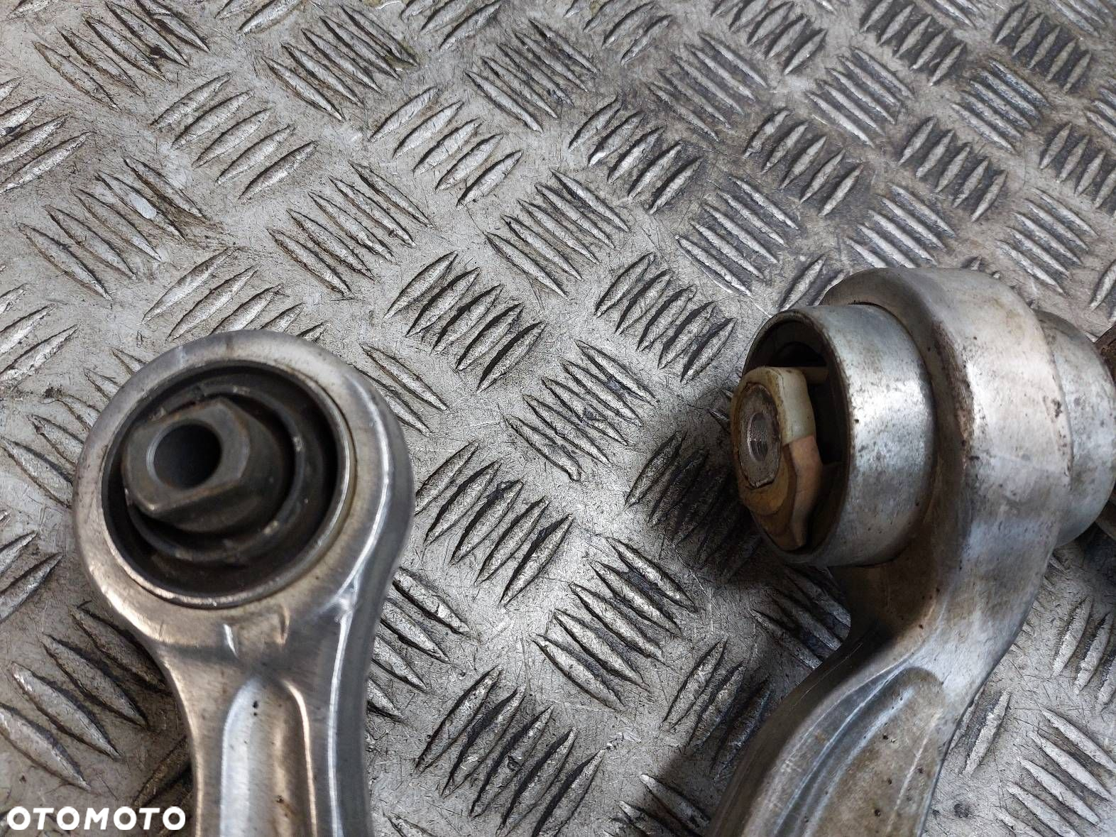 WAHACZE PRZÓD KOMPLET AUDI A4 B7 - 5