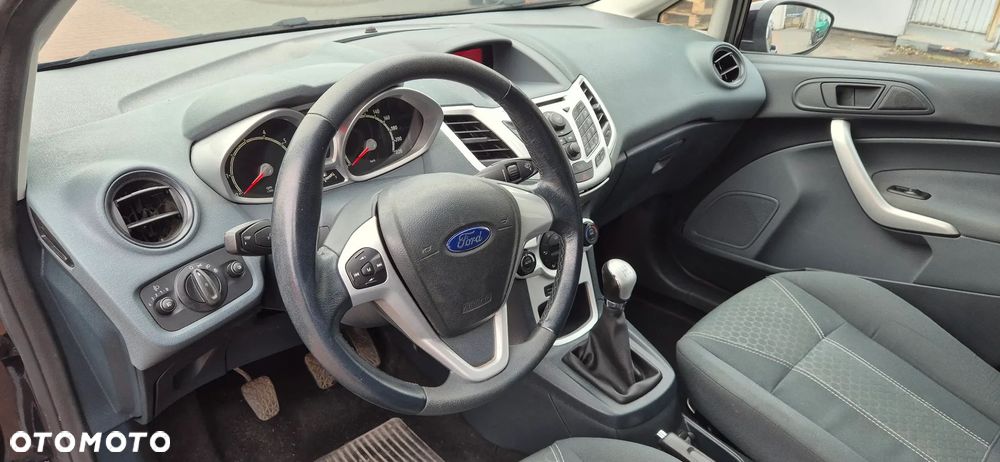 Ford Fiesta - 10