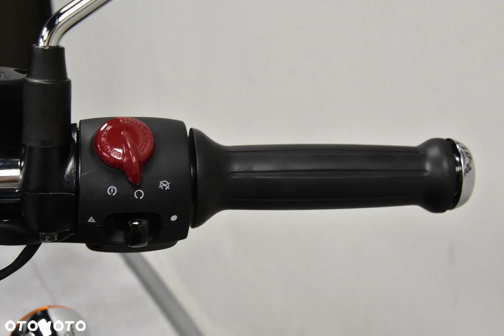 Royal Enfield Classic - 19