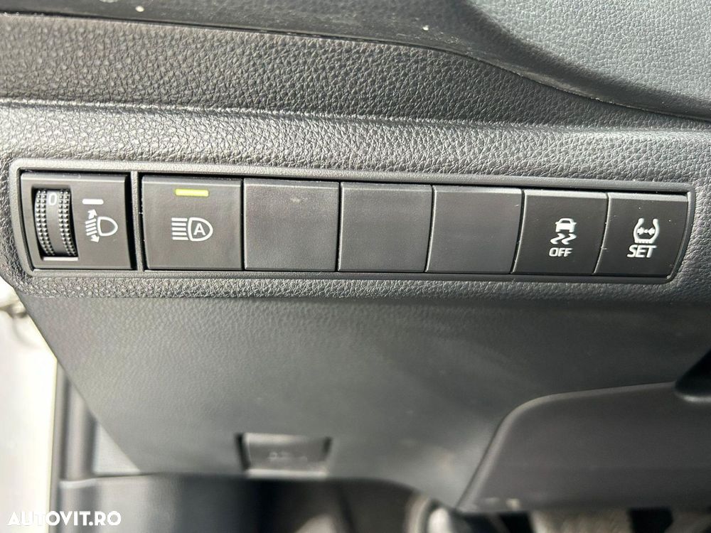 Toyota Corolla 1.8 HSD Business - 26