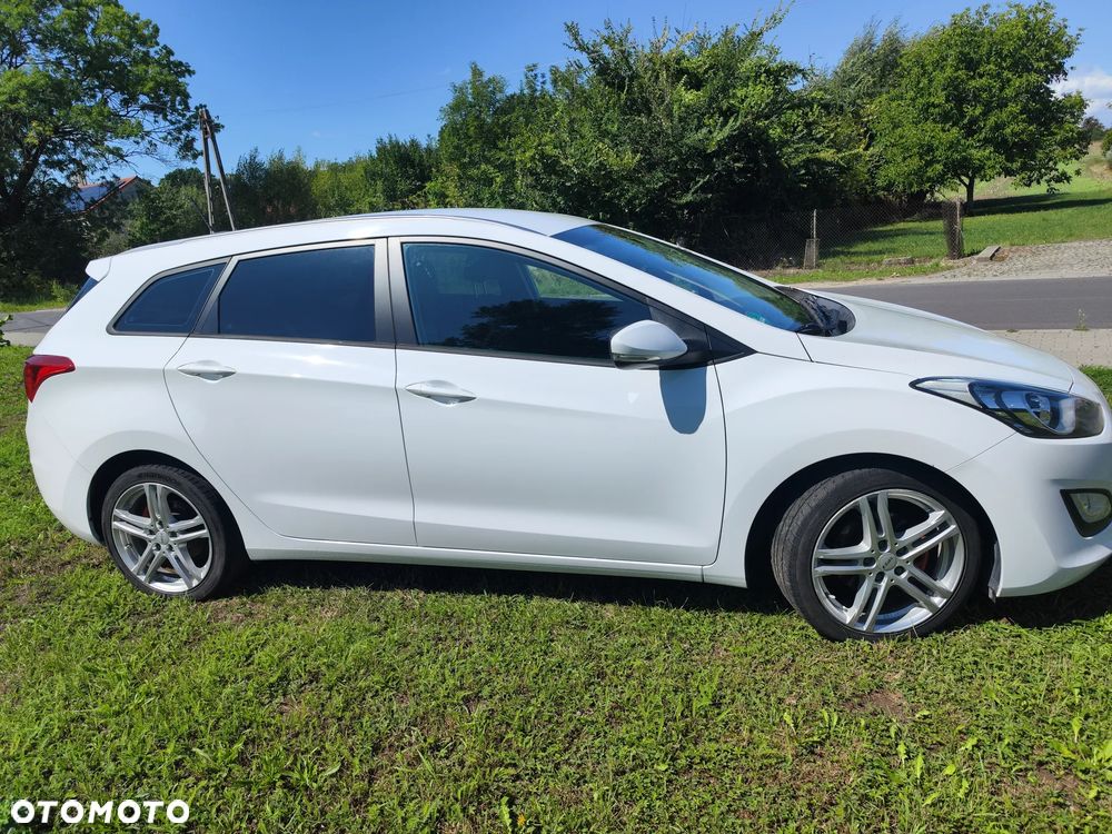 Hyundai i30 1.6 CRDi Fifa World Cup Edition - 4
