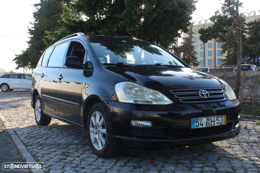 Toyota Avensis Verso 2.0 D-4D Sol - 2