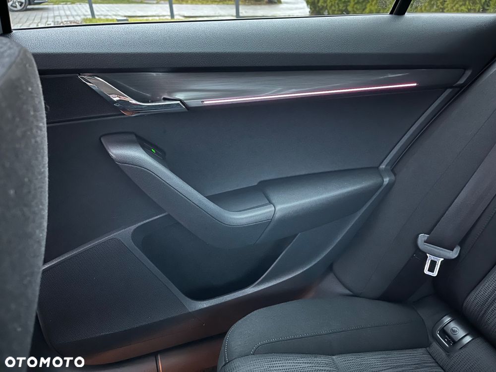 Skoda Octavia 2.0 TSI DSG Style - 11