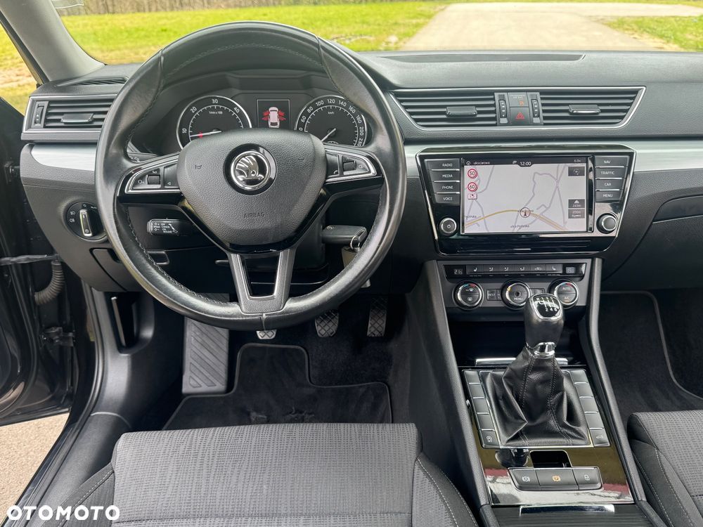 Skoda Superb 2.0 TDI Ambition - 35