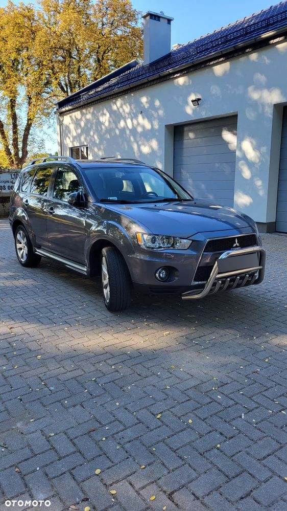 Mitsubishi Outlander - 1
