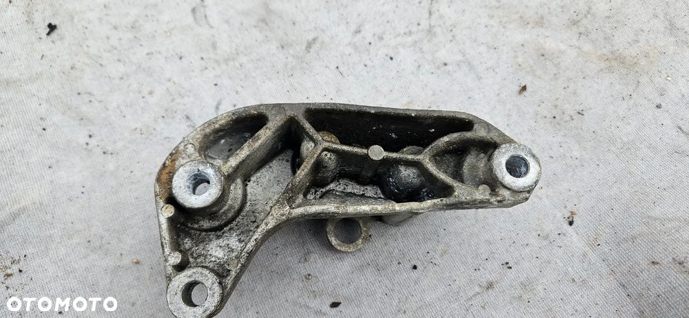 Łapa wspornik silnika Opel Corsa C 1,0 12V 9127487 - 2