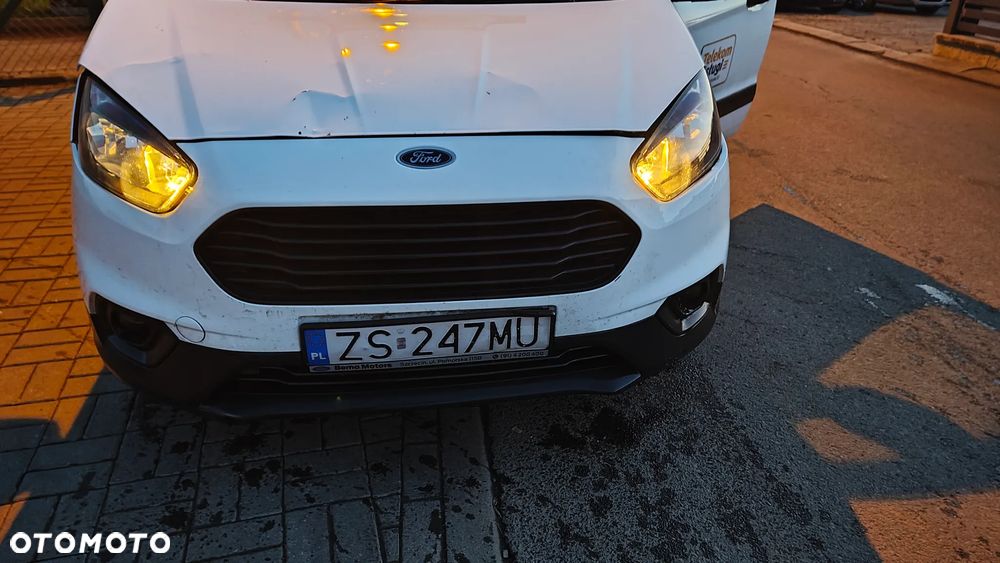 Ford Transit Courier - 11