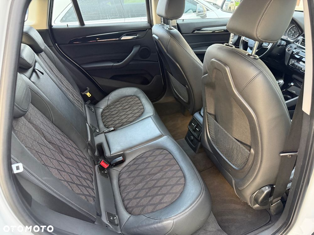 BMW X1 xDrive18d Sport Line - 12