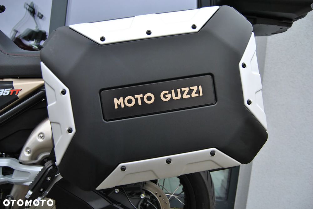 Moto Guzzi V85 - 33