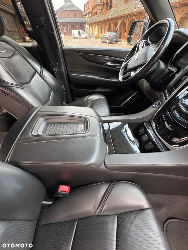 Cadillac Escalade - 13
