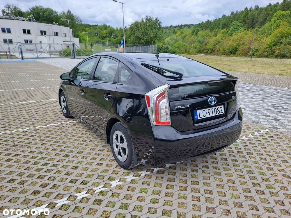 Toyota Prius (Hybrid) - 5