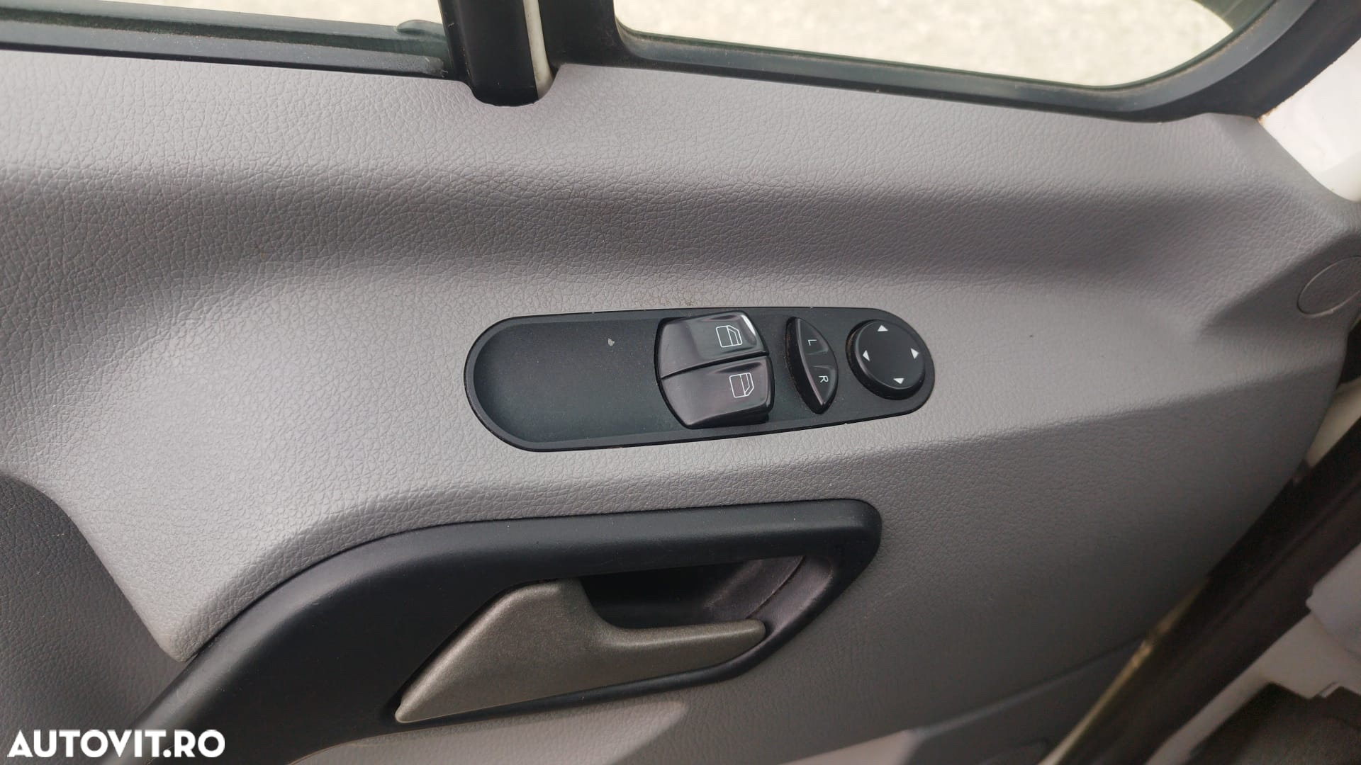 Volkswagen Crafter 7 locuri - 11
