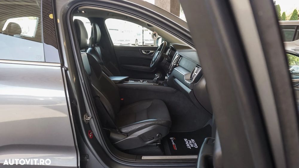 Volvo XC 60 D4 AWD Momentum - 24