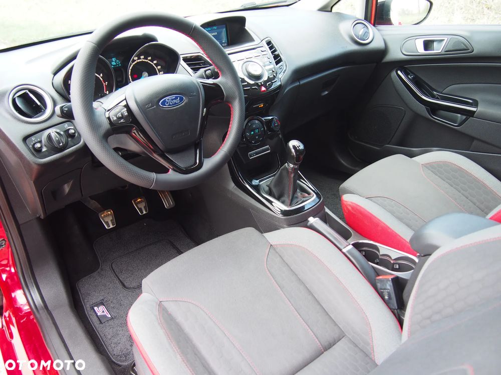 Ford Fiesta 1.0 EcoBoost STart-Stop Titanium - 24