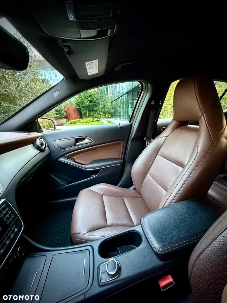 Mercedes-Benz GLA - 15
