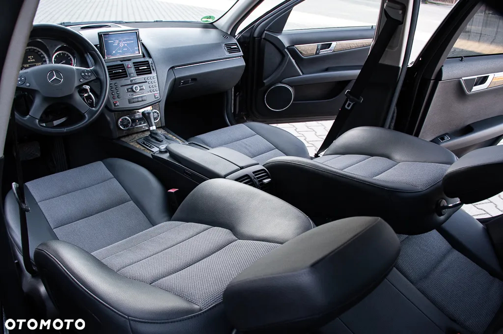 Mercedes-Benz Klasa C 200 T (BlueEFFICIENCY) 7G-TRONIC Avantgarde - 26