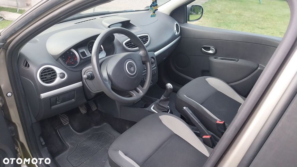 Renault Clio - 15