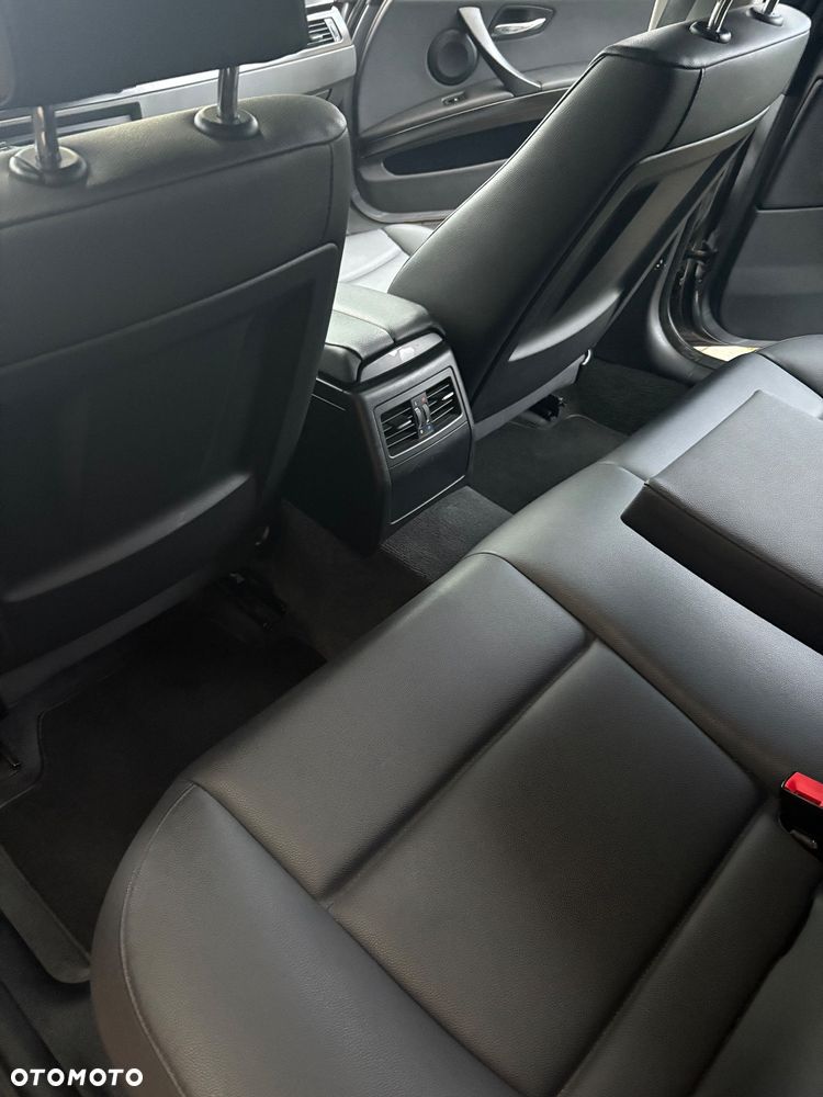 BMW Seria 3 318d - 11