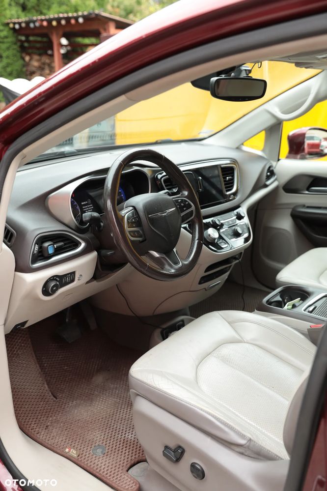 Chrysler Pacifica - 9