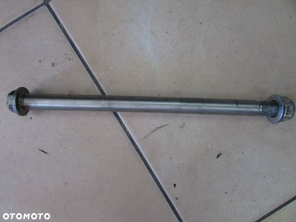 Benelli Imperiale 400 oś koła przód - 1