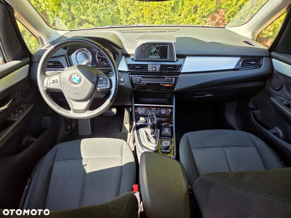 BMW Seria 2 218d - 8