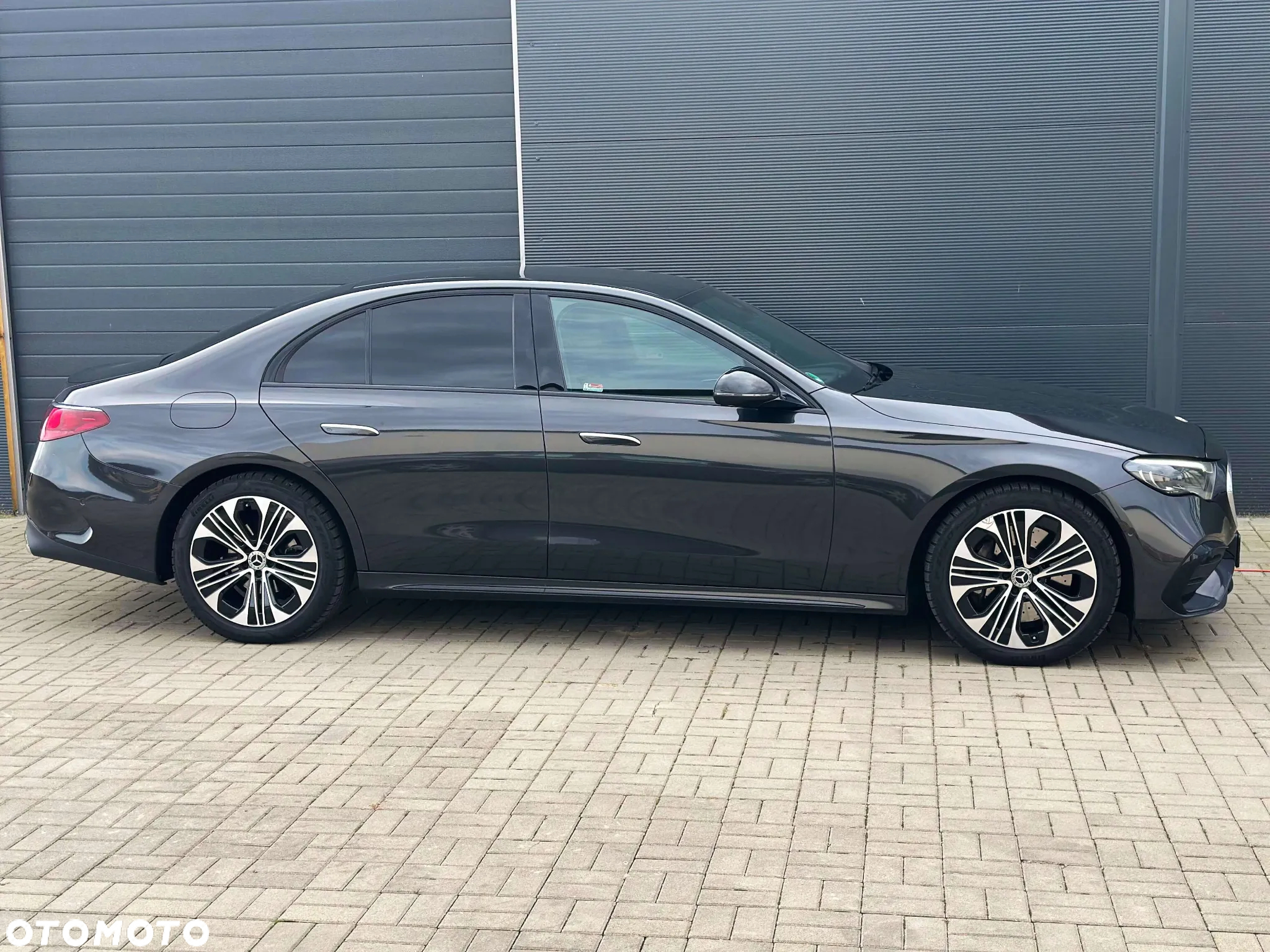 Mercedes-Benz Klasa E 200 T 9G-TRONIC - 2