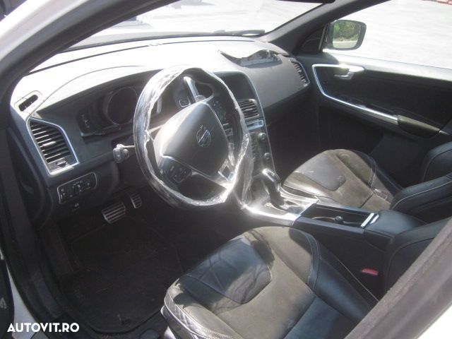 Dezmembrez Volvo XC 60 , an 2013 , 2.4 D , tip motor D5244T12 - 5