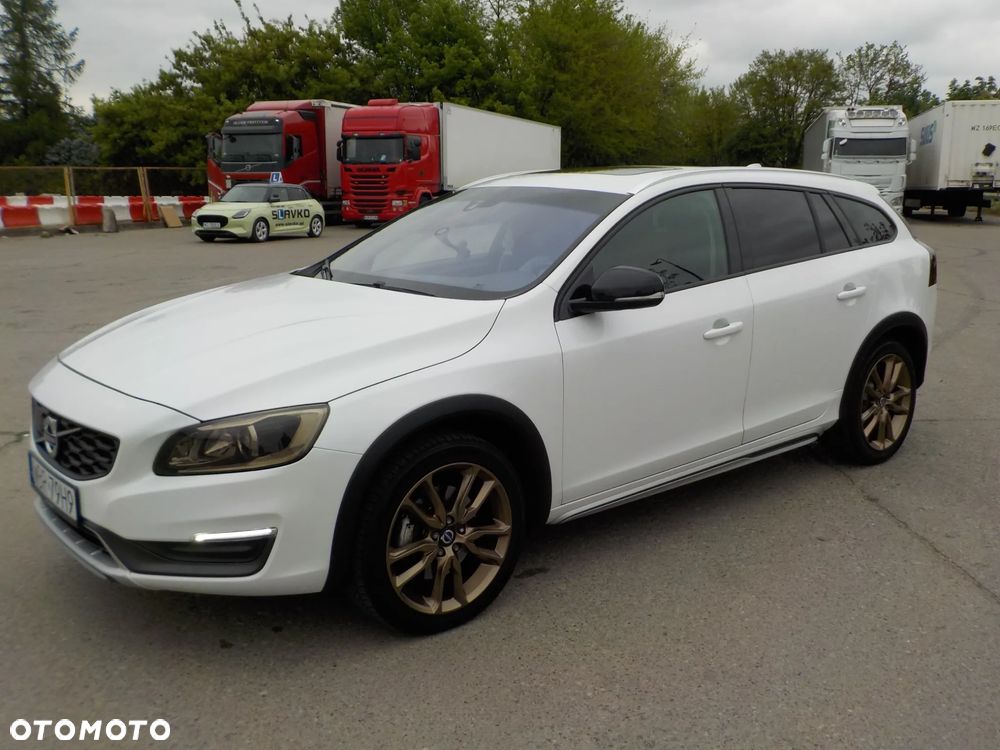 Volvo V60 Cross Country T5 AWD Summum - 1