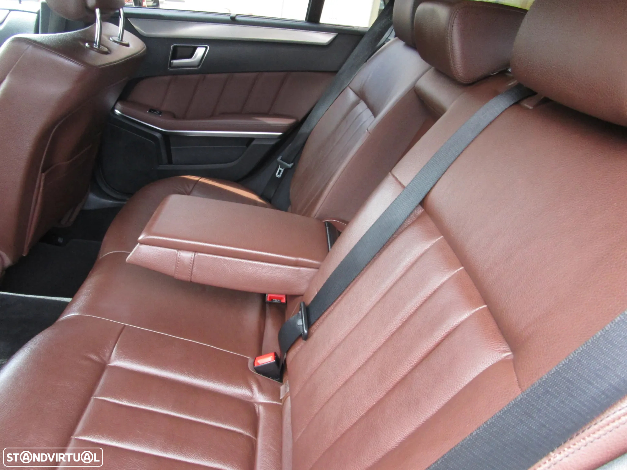 Mercedes-Benz E 300 Bluetec Hybrid Avantgarde - 17