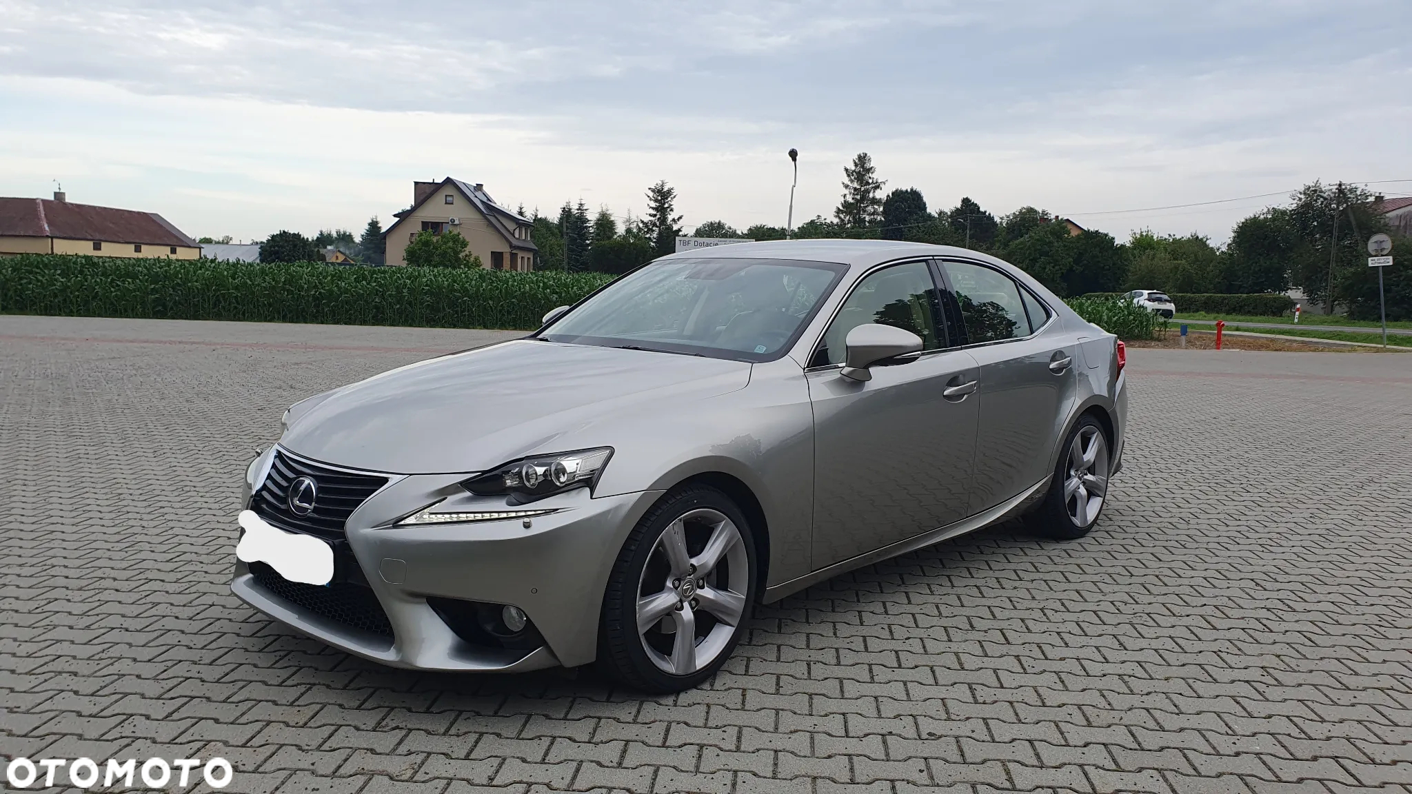 Lexus IS 300h Business Edition - 12