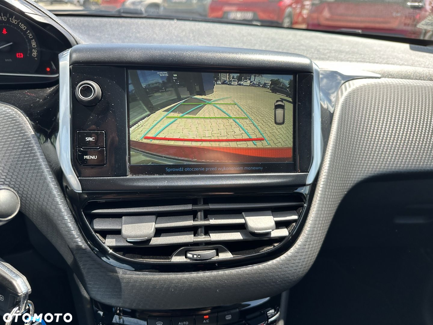 Peugeot 208 - 11