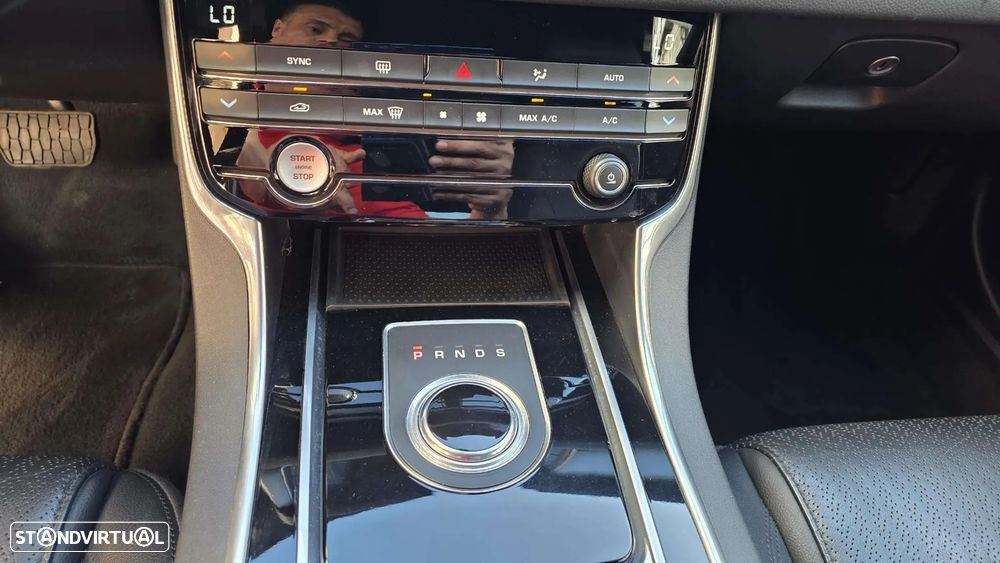 Jaguar XF 2.0 D Portfolio Aut. - 10
