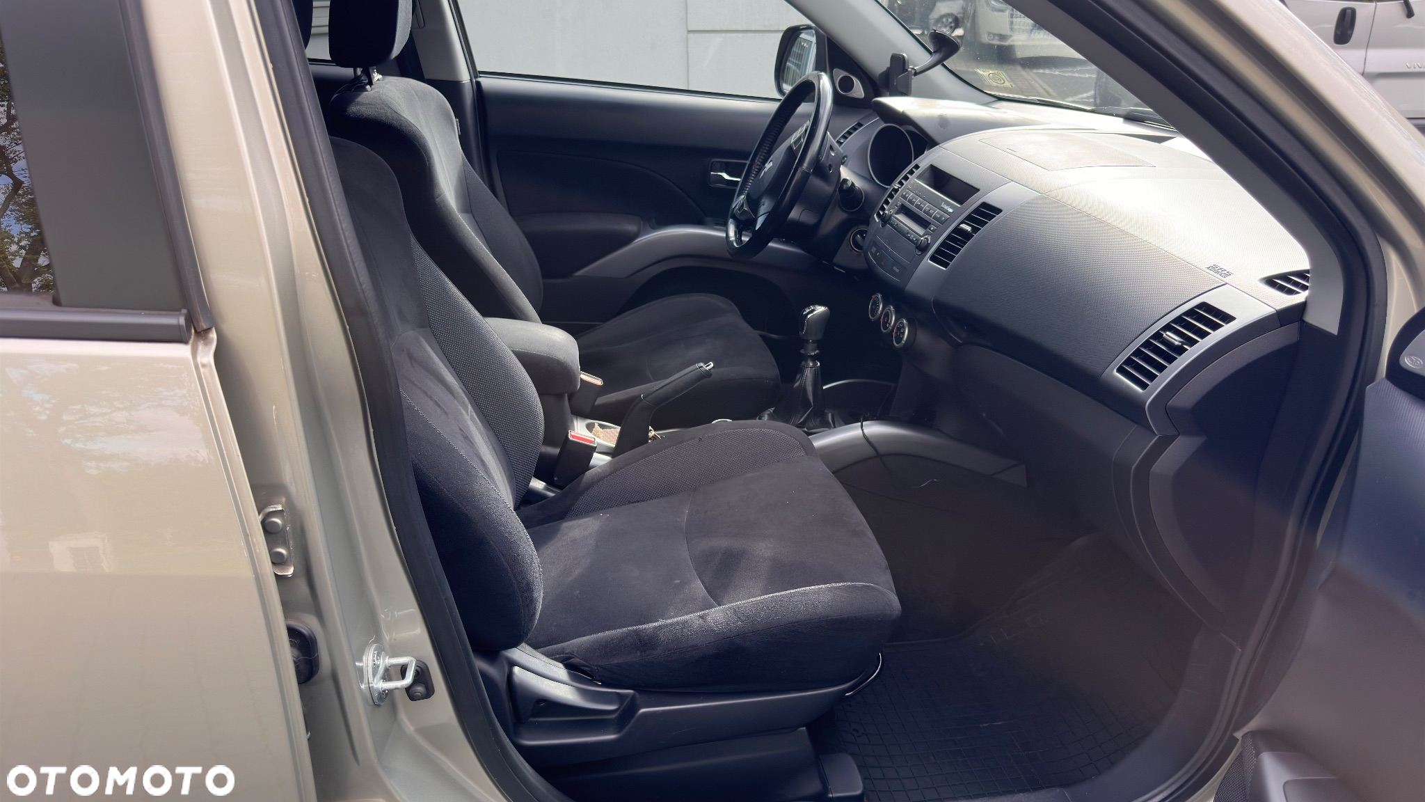Mitsubishi Outlander 2.0 DID Intense + - 11