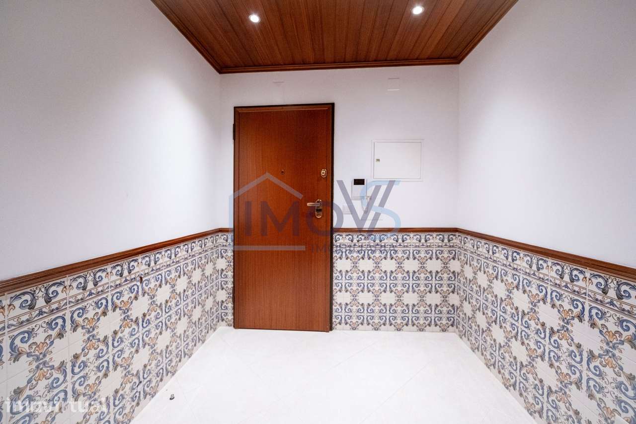 Apartamento T3 completamente renovado com varanda, ar condicionado e a - Grande imagem: 2/29
