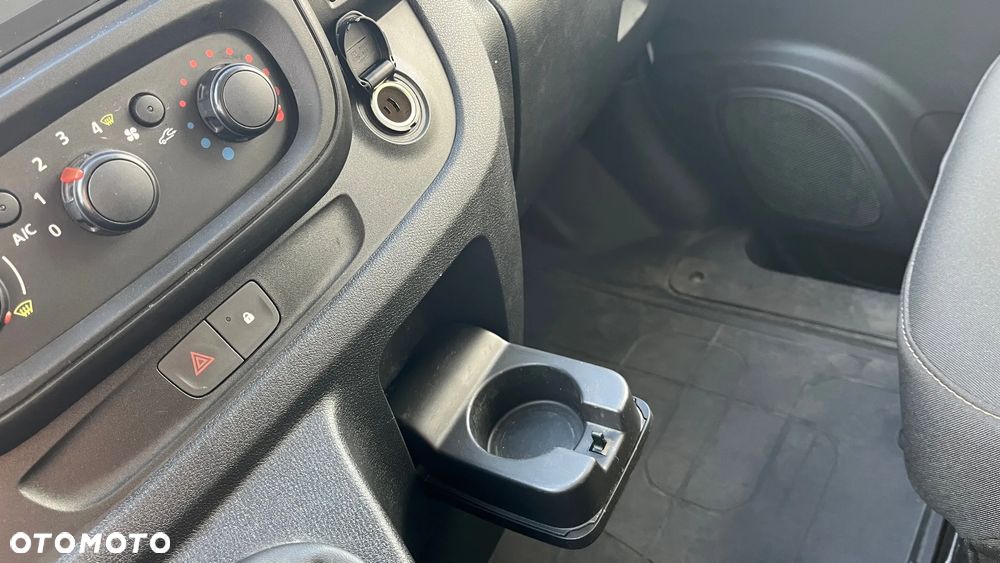 Renault Trafic - 25