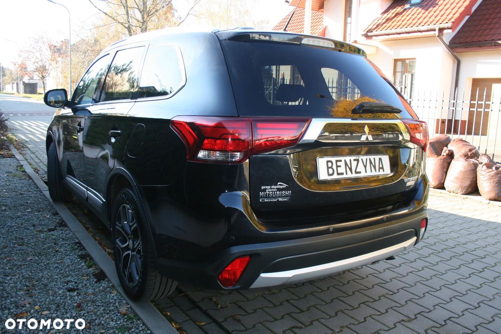 Mitsubishi Outlander Instyle + - 32