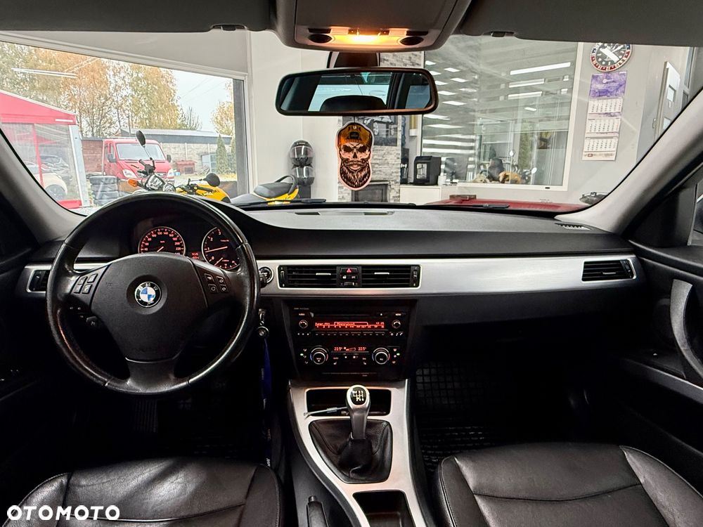BMW 3 Series 2010 photo 5