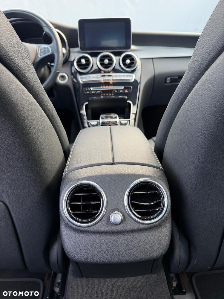 Mercedes-Benz Klasa C 300 7G-TRONIC AMG Line - 29